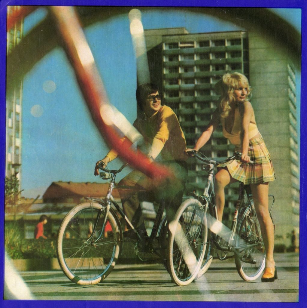 Foto aus einem Diamant Prospekt von 1974 mit einem Mann und einer Frau auf Diamant-Rädern