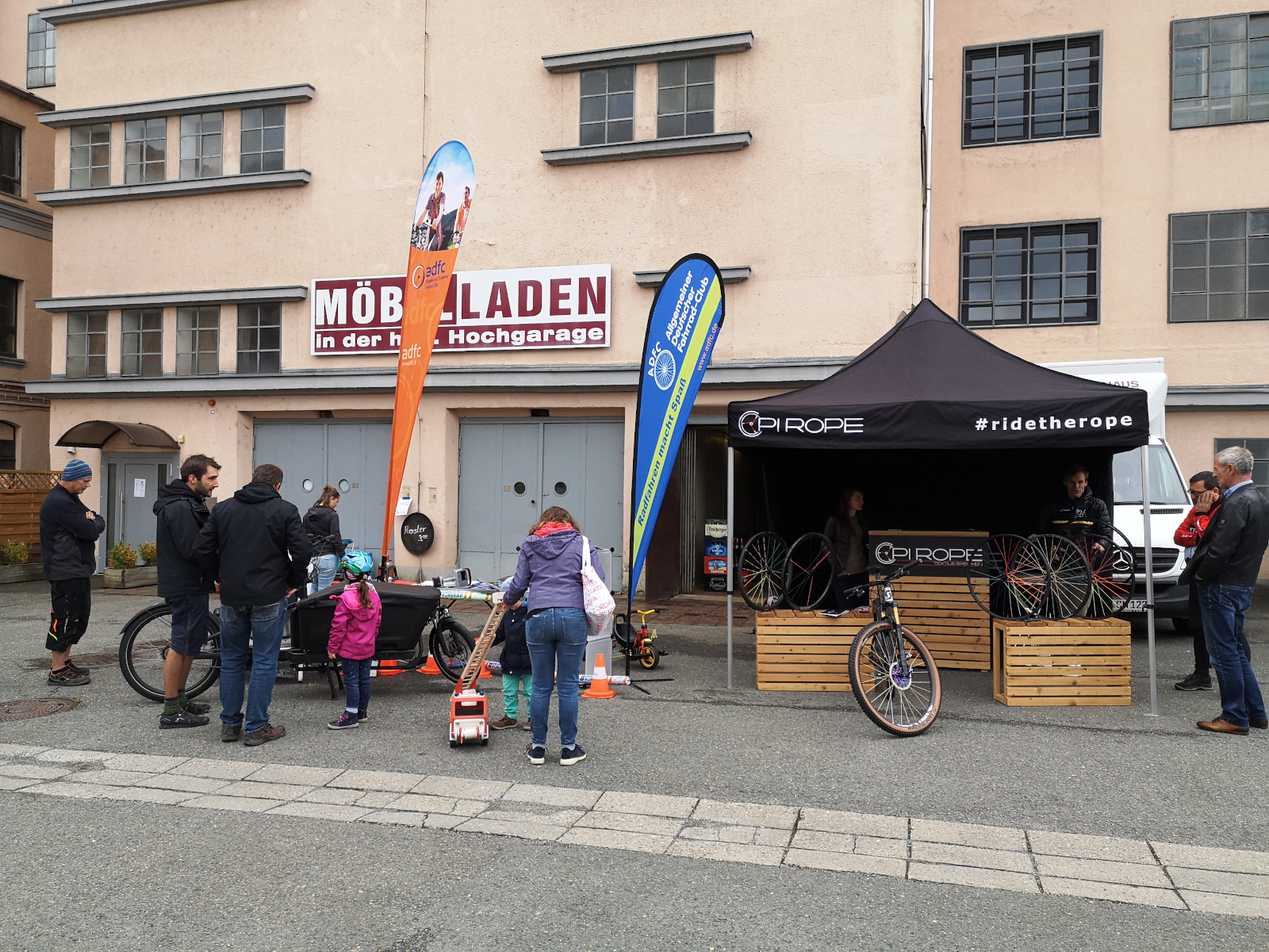 Die Stände von Pi-rope und der Fahrrad-Codier-Stand