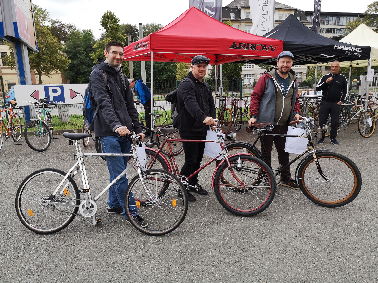 Die drei Gewinner zum "Schönsten Fahrrad 2021" mit ihren Rädern