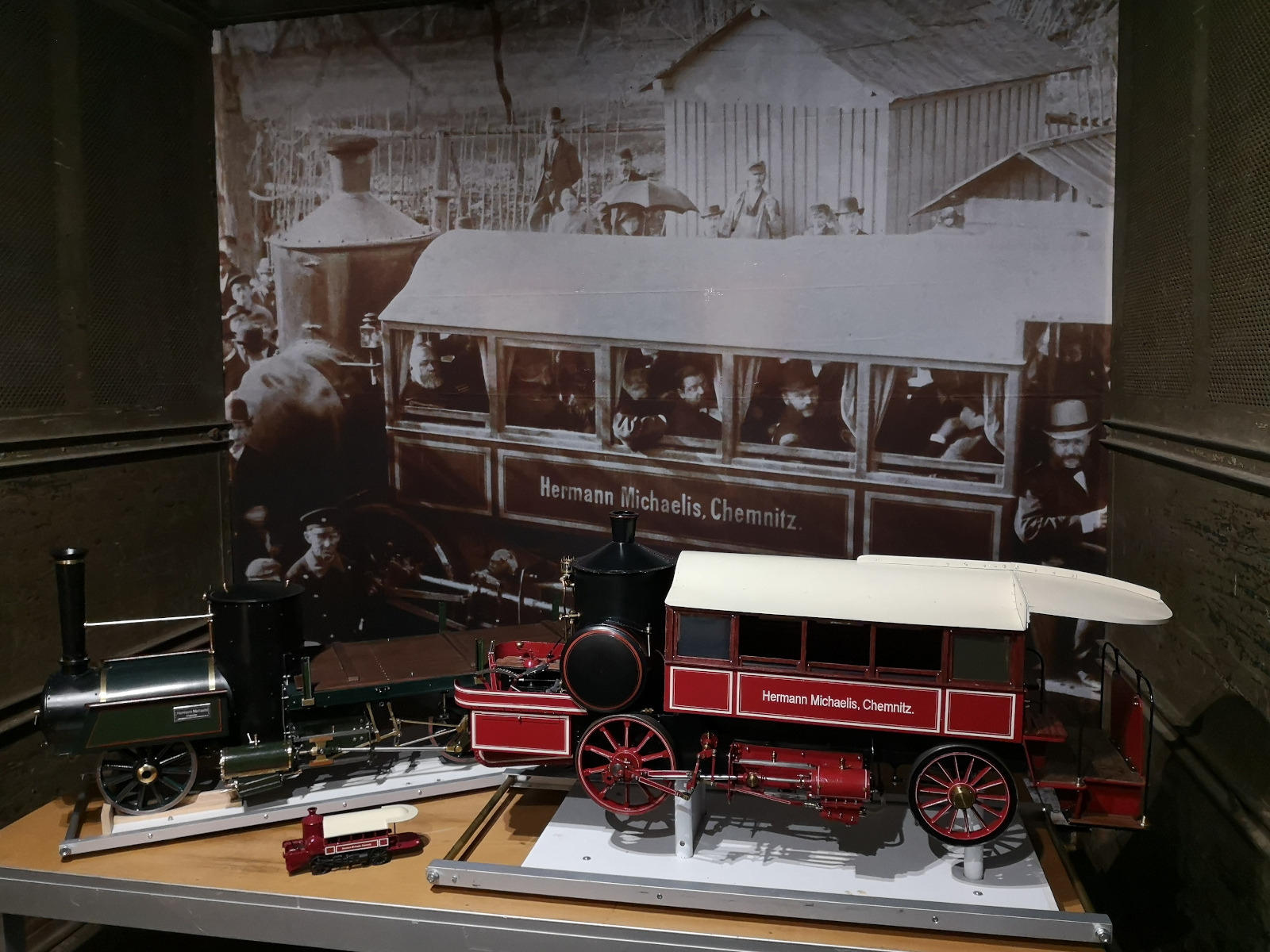 Blick in die Michaelis-Ausstellung mit Dampfmodellen