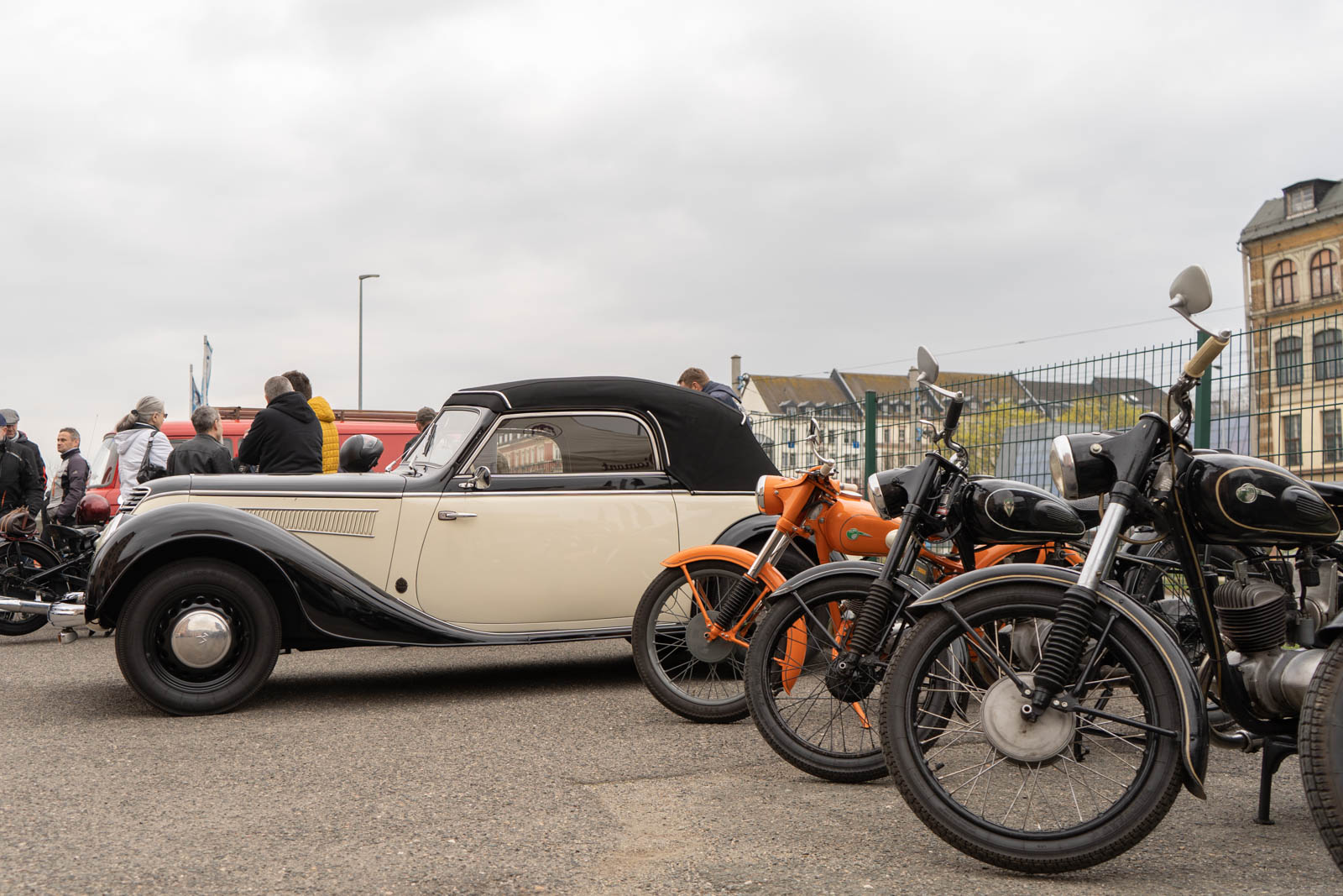 Auto und Motorräder auf dem DKW-Treffen