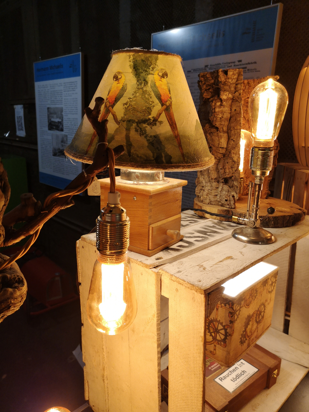 Upcycling-Lampen am Stand von Donna Quijote