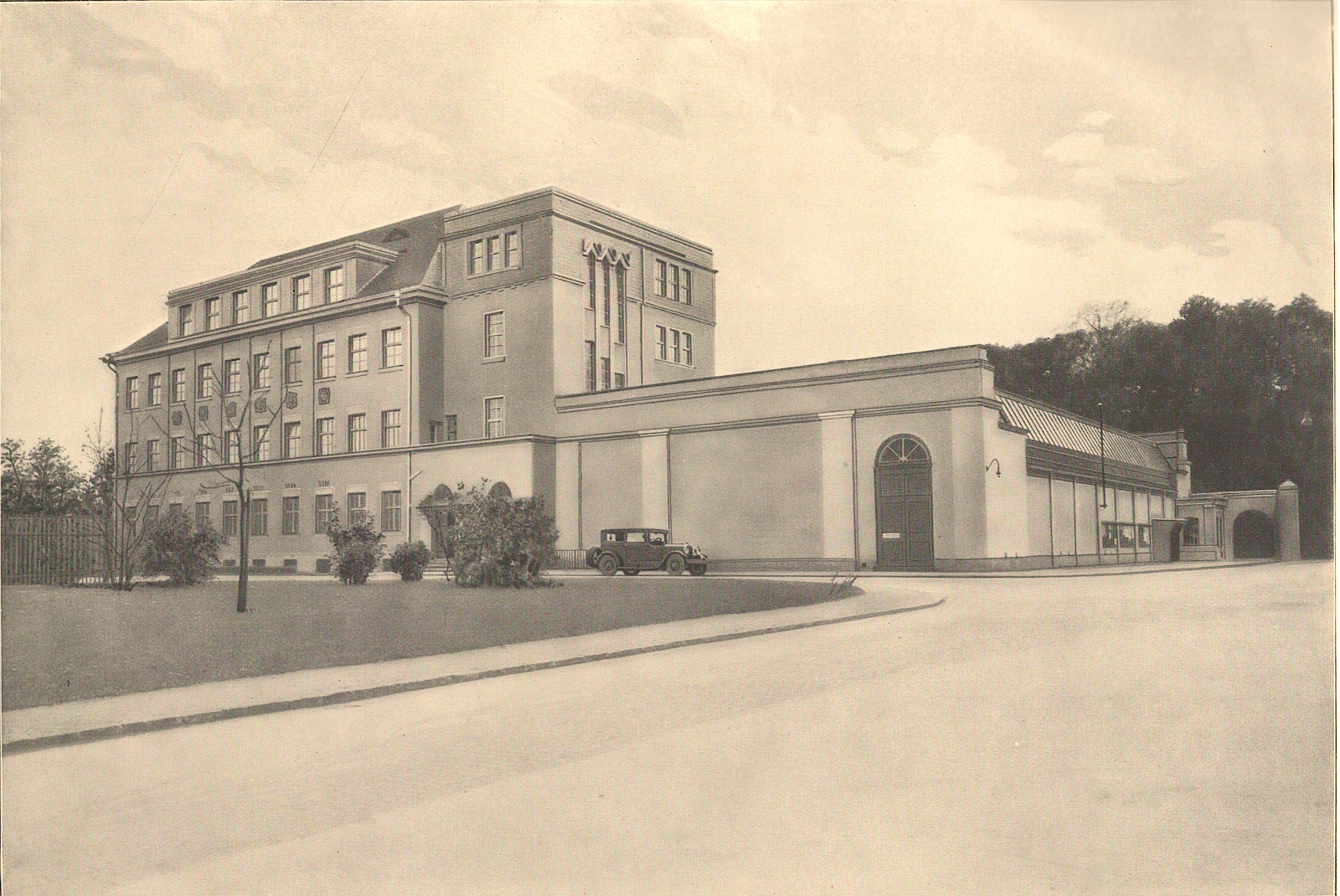 Verwaltungsgebäude der Schönherrfabrik ca. 1927. Foto: SCHÖNHERR WEBA GmbH