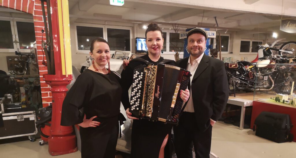 Johanna Debreczeni, Henna Leppänen und Ville Rauhala (v.l.n.r.). Foto: Kathy Eichholz