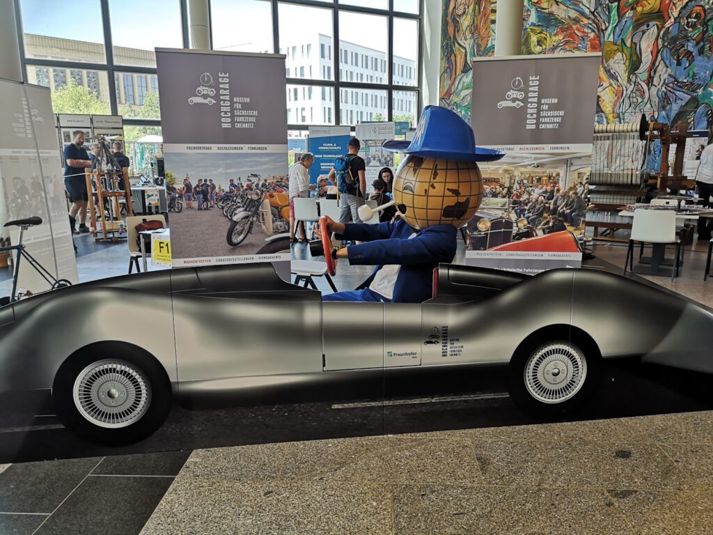 Das Maskottchen der Leipziger Messe besuchte auch unseren Stand. Foto: Kathy Eichholz