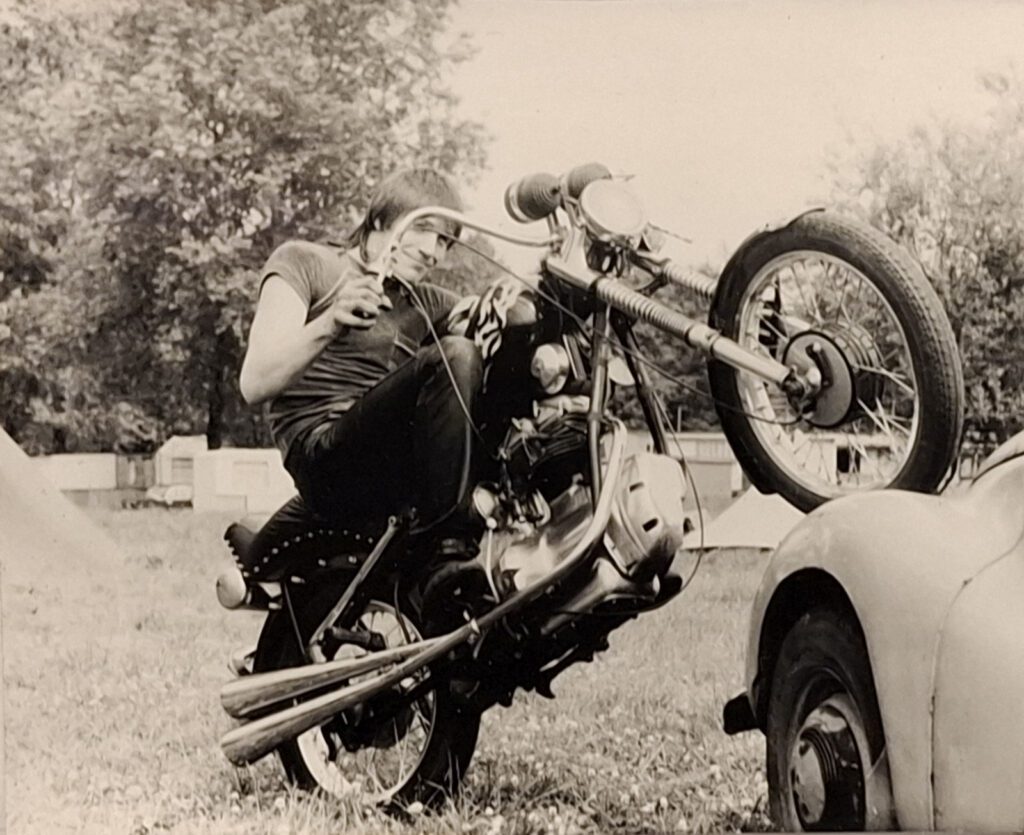 Gerd mit seinem Awo-Chopper in den 1980ern. Foto: privat