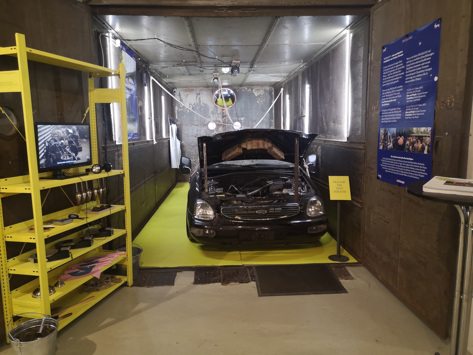 Das "Fischelant" im historischen Fahrstuhl der Hochgarage, Foto: Kathy Eichholz