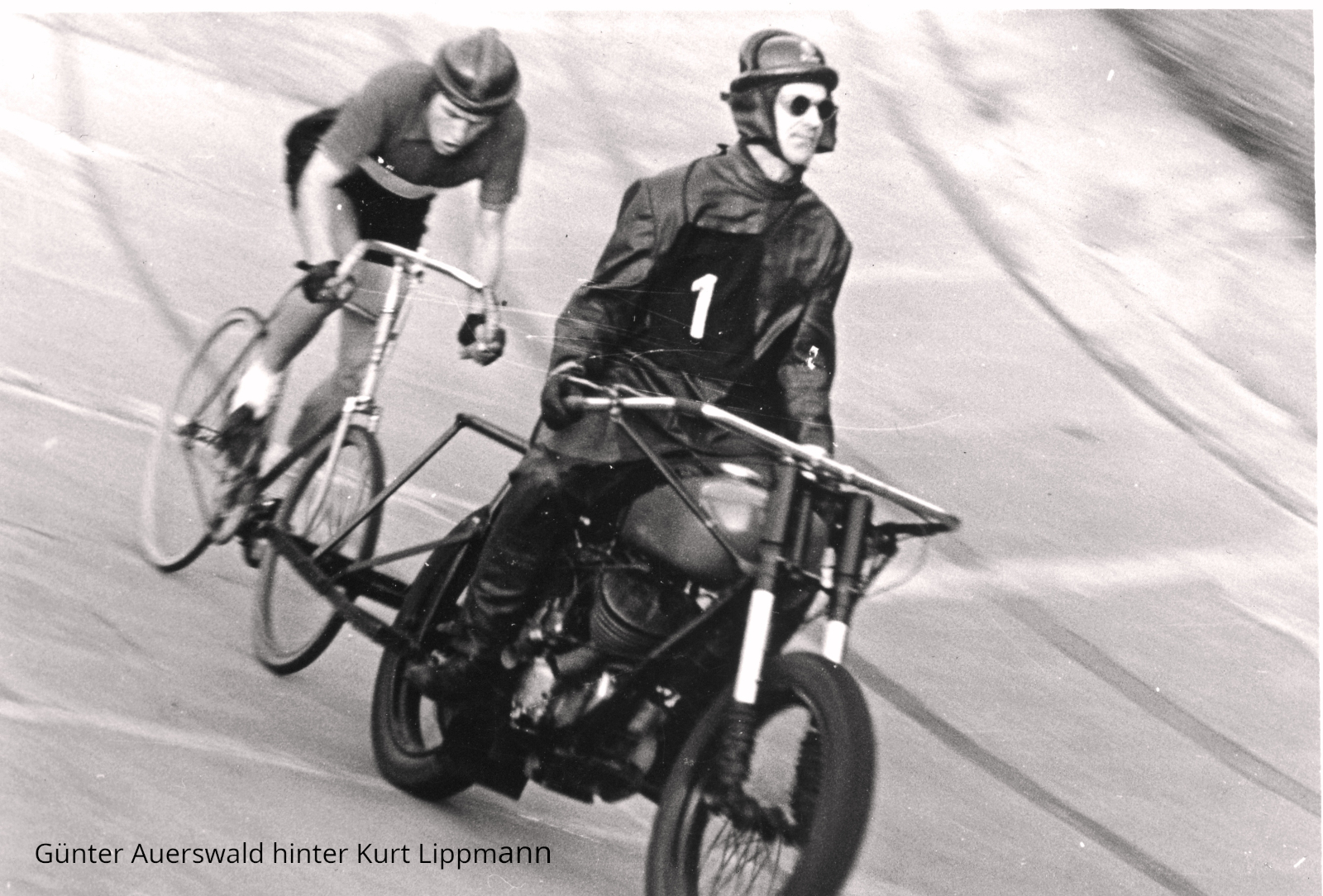 Günter Auerswald hinter Kurt Lippmann. Foto: Archiv Hartmut Rogotzki