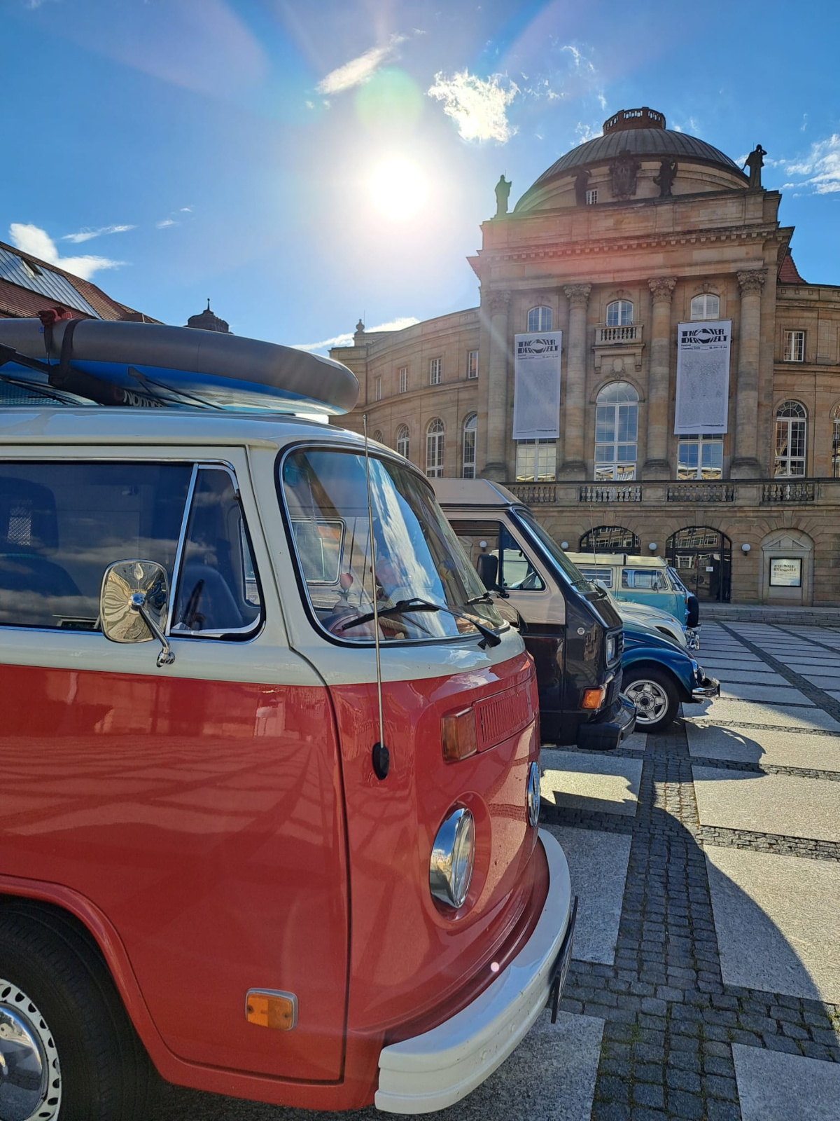 Oldtimer-Parade zu Ehren Carl H. Hahns. Foto: Franziska Schirrmeister
