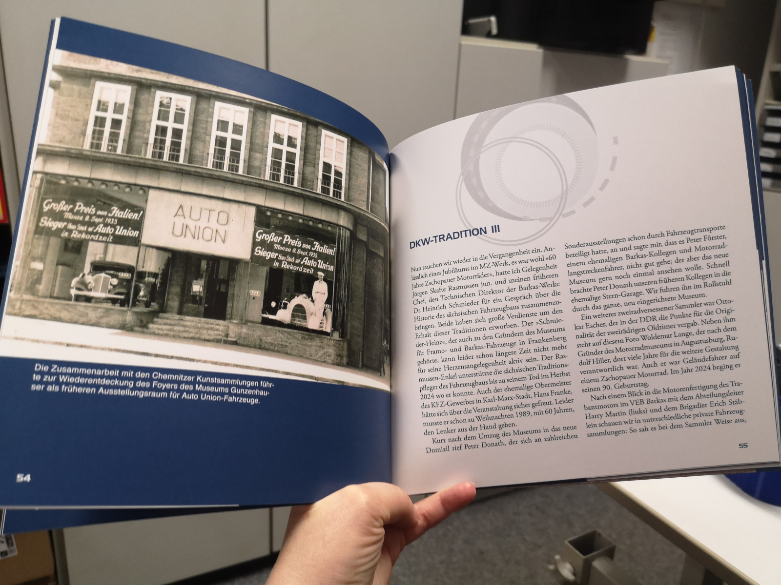 Blick in das Buch "Wie Chemnitz zu einem Fahrzeugmuseum kam". Bildrechte: Mironde-Verlag